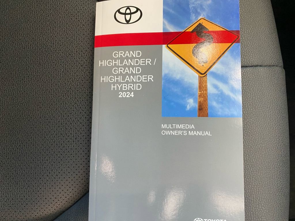 Used 2024 Toyota Grand Highlander XLE image 25
