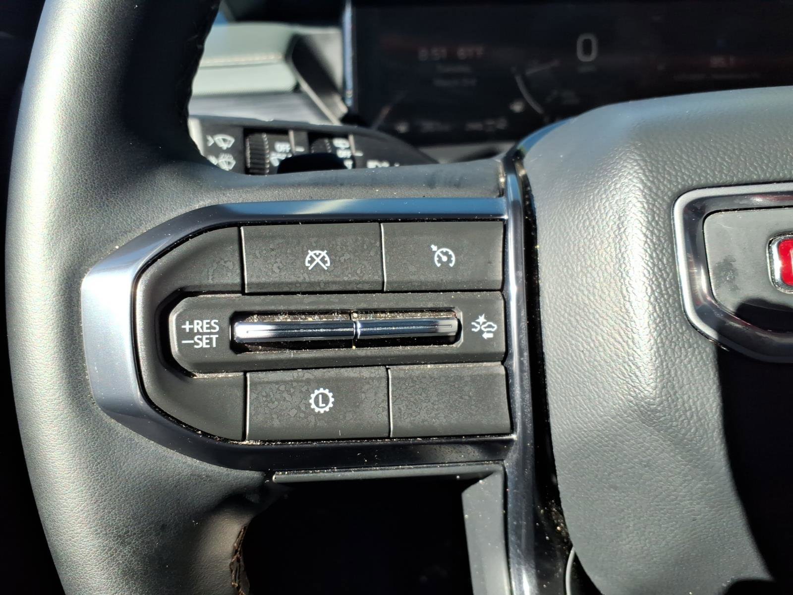 Used 2024 GMC Acadia AT4 image 23