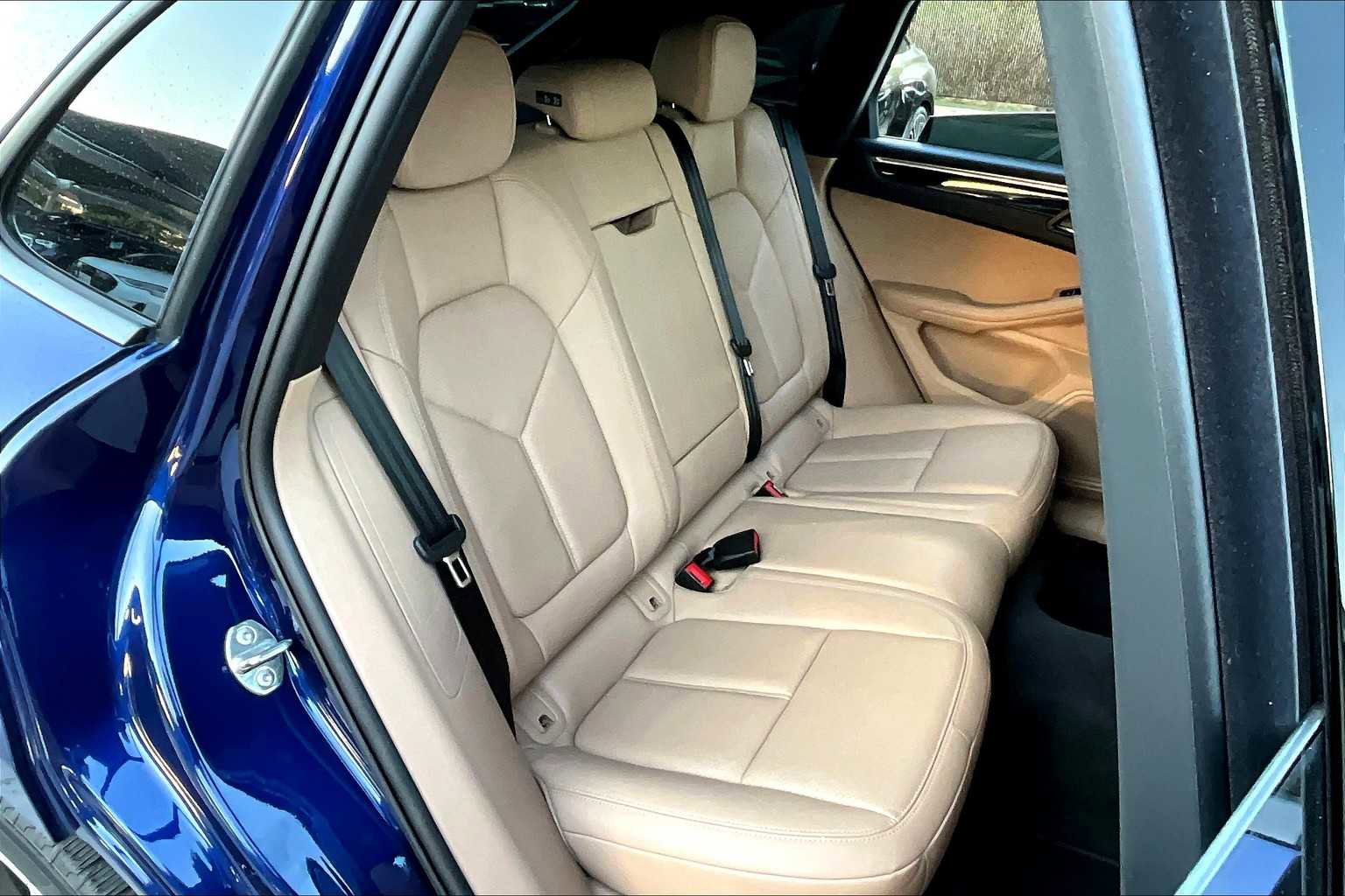 Used 2023 Porsche Macan Turbo AWD/4WD image 37
