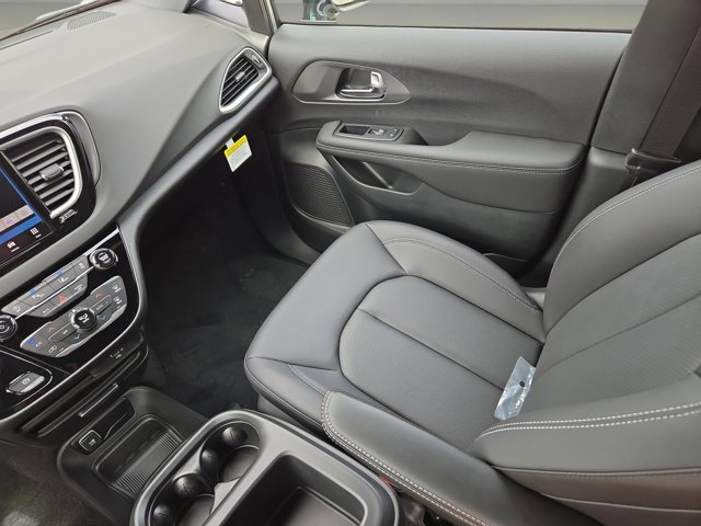 New 2026 Chrysler Voyager LX image 21