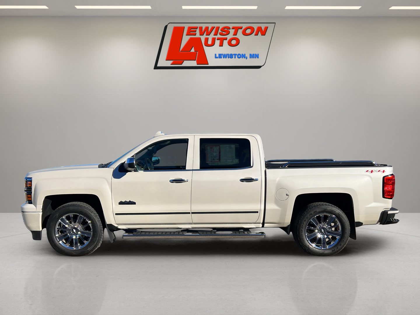 Used 2015 Chevrolet Silverado 1500 High Country w/ High Country Premium Package AWD/4WD image 10