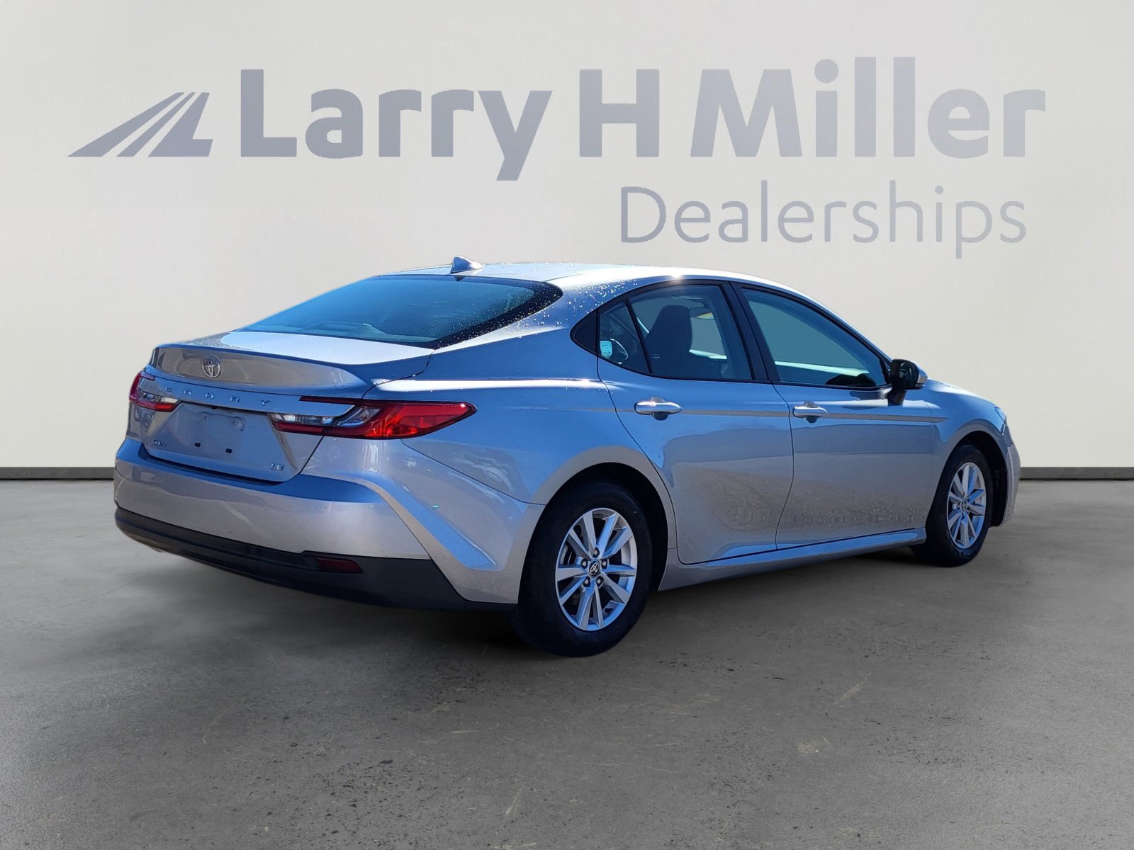 Used 2025 Toyota Camry LE image 5
