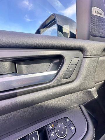 Certified 2025 Nissan Armada Platinum image 25