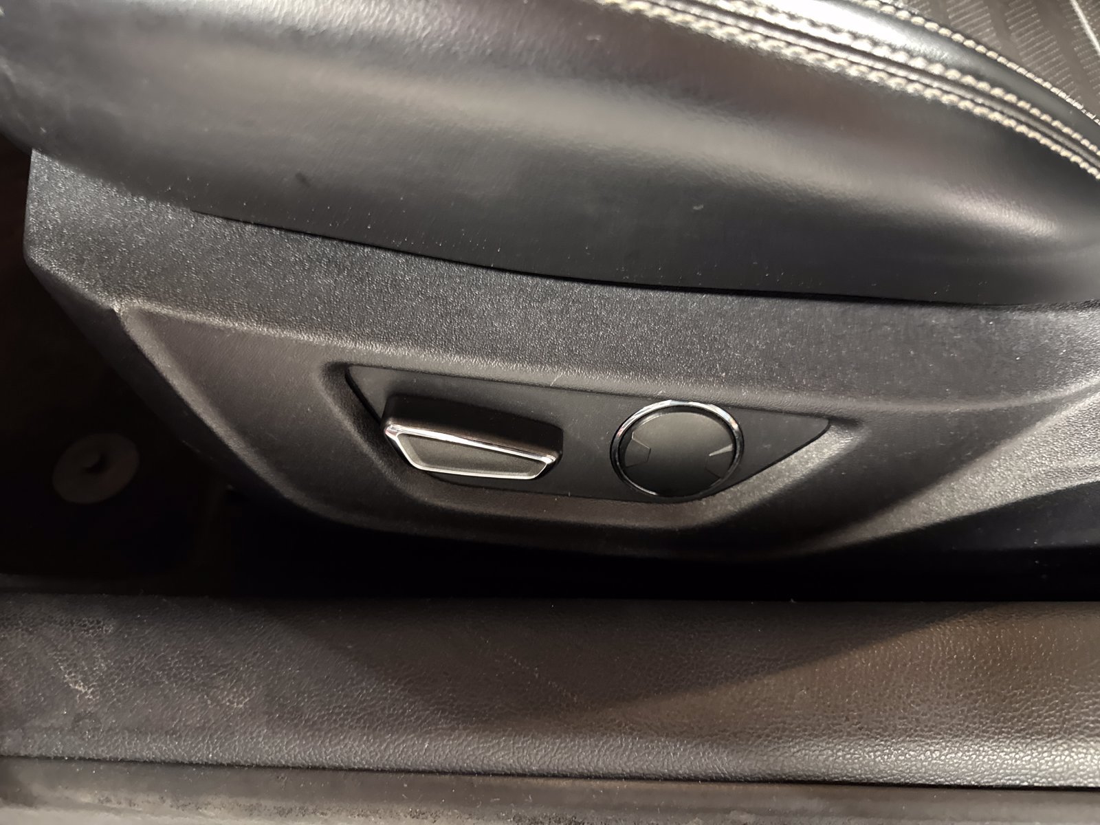 Used 2015 Ford Mustang Convertible RWD image 11