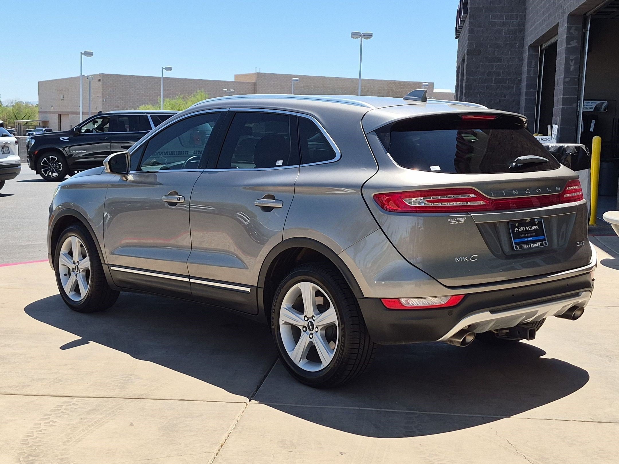 Used 2017 Lincoln MKC Premiere FWD image 3