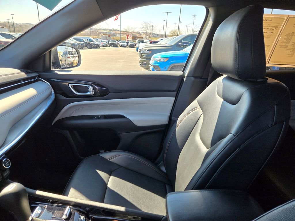 Used 2024 Jeep Compass Limited image 25