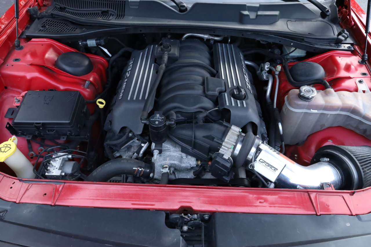 Used 2016 Dodge Challenger SRT w/ Technology Group image 18