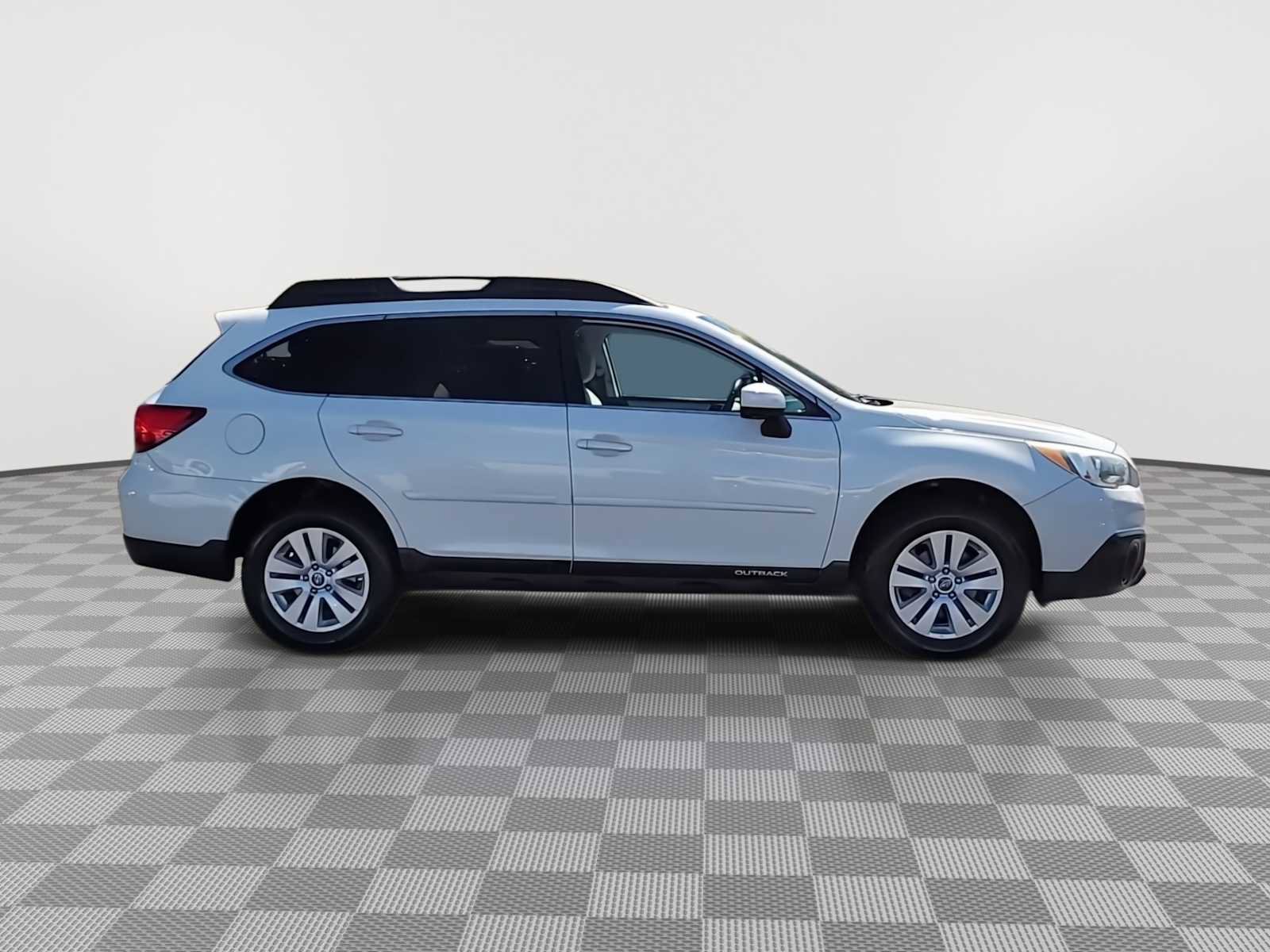 Used 2015 Subaru Outback 2.5i Premium image 9