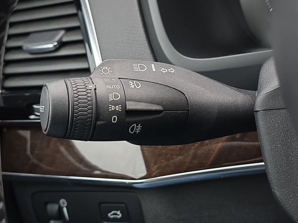 Used 2016 Volvo XC90 T6 Momentum w/ Protection Package Plus AWD/4WD image 31