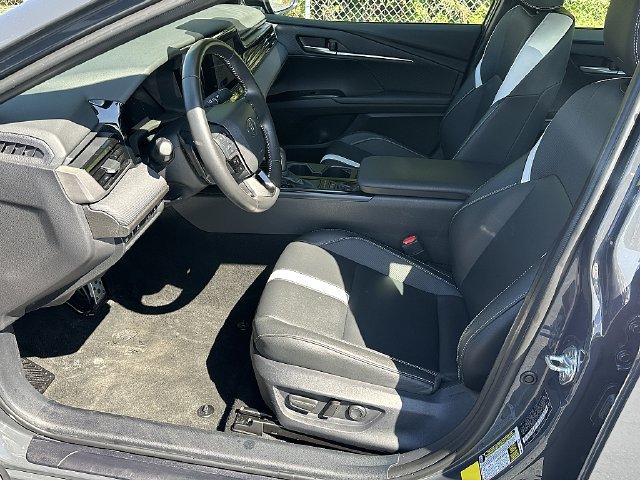 Used 2025 Toyota Camry SE FWD image 20