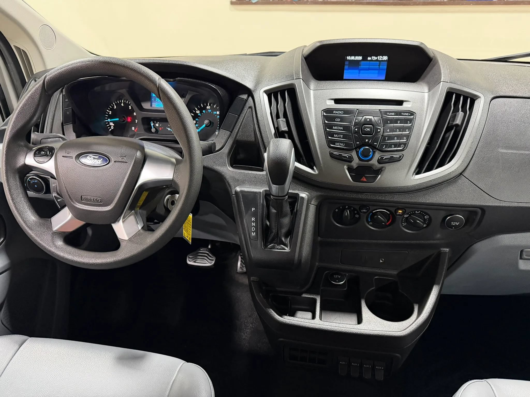Used 2015 Ford Transit 150 XL RWD image 51