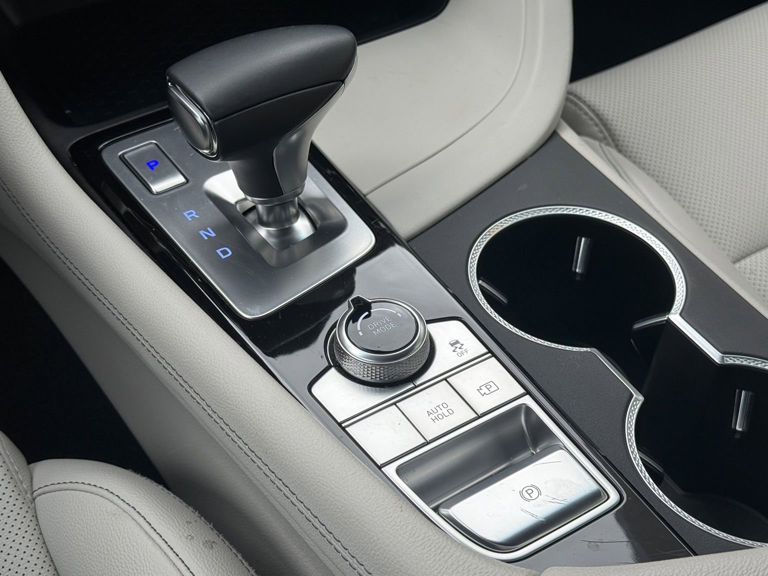 Used 2025 Genesis G70 2.5T image 30