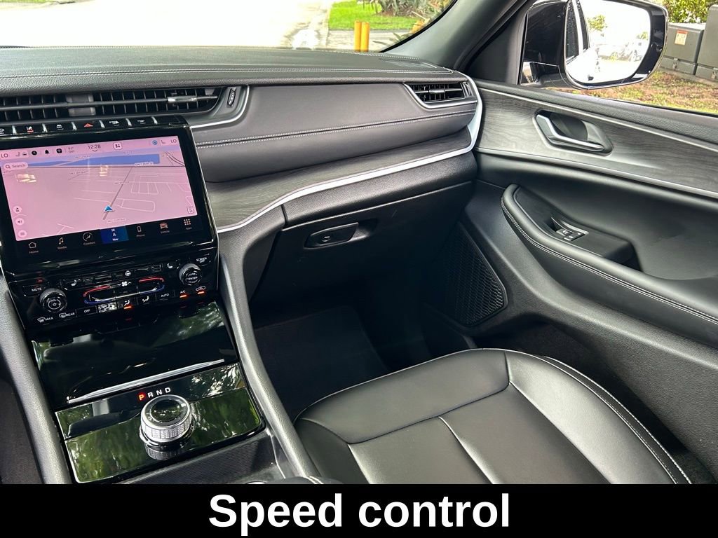 Certified 2024 Jeep Grand Cherokee Limited w/ Black Appearance Package image 14