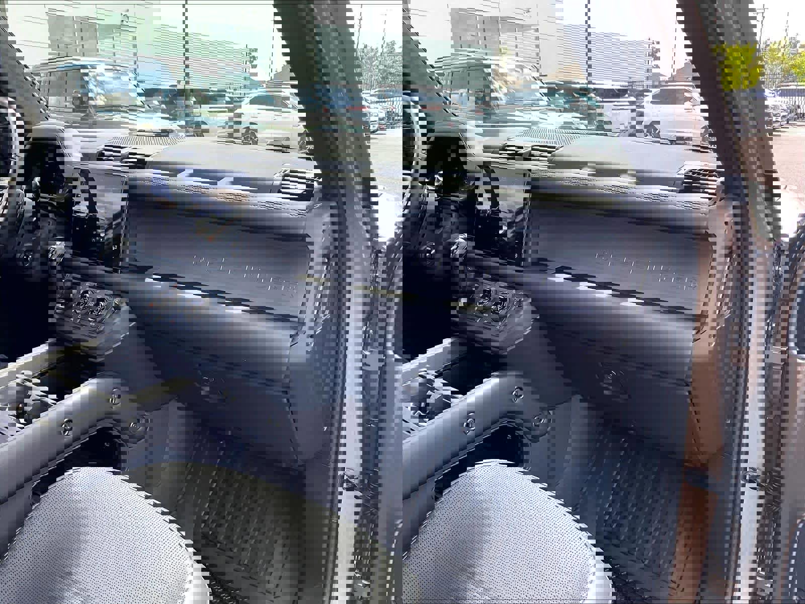 Used 2025 Land Rover Defender 110 AWD/4WD image 18