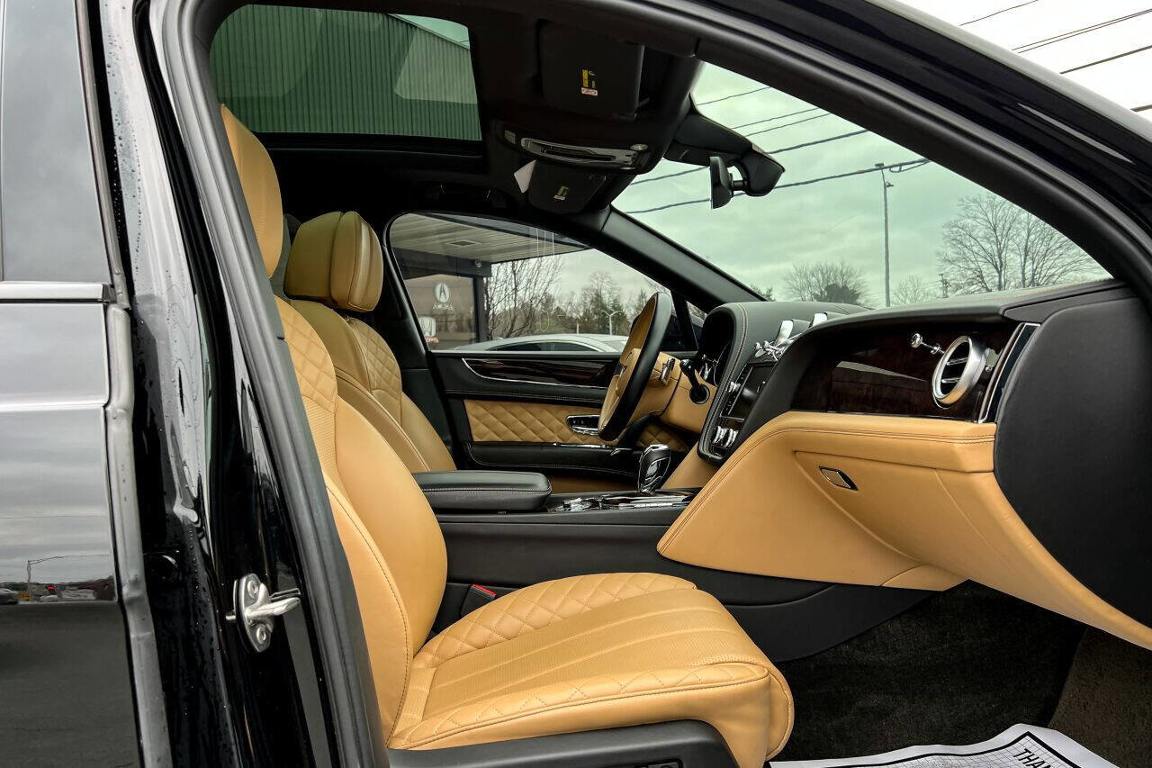 Used 2017 Bentley Bentayga image 11