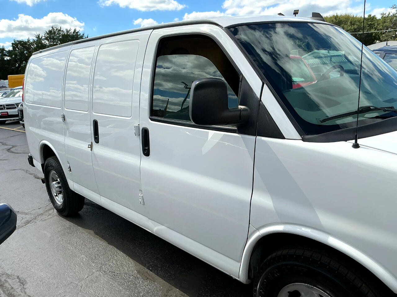 Used 2019 Chevrolet Express 3500 w/ Driver Convenience Package image 24