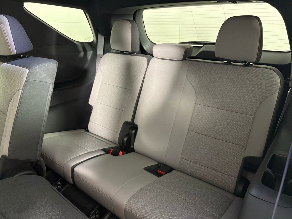 Used 2025 Chevrolet Traverse LT image 43