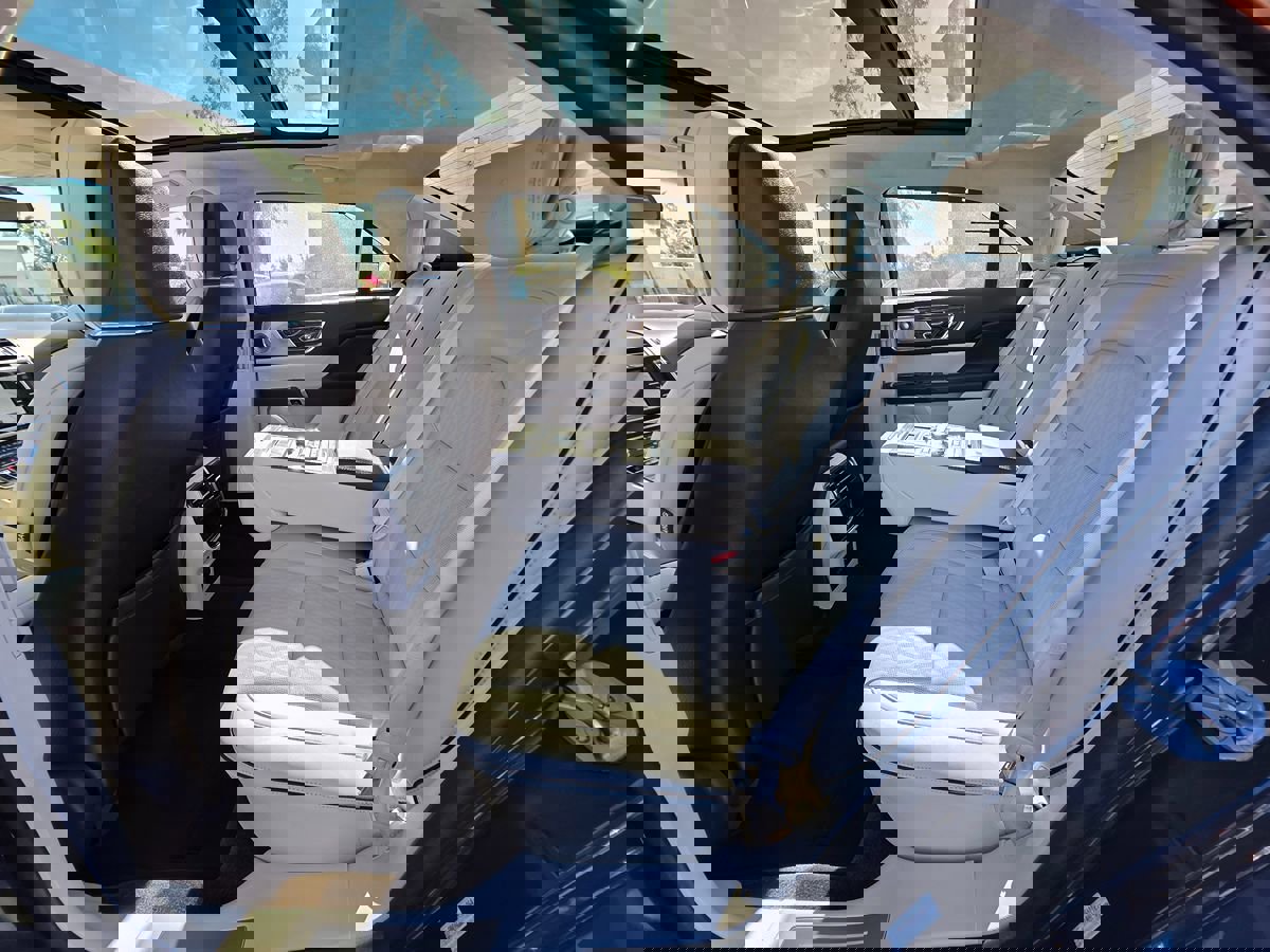 Used 2017 Lincoln Continental Black Label w/ Rear-seat Package image 18