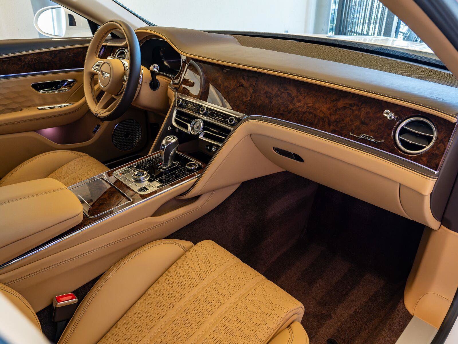 Used 2025 Bentley Flying Spur Plug-In Hybrid AWD/4WD image 18