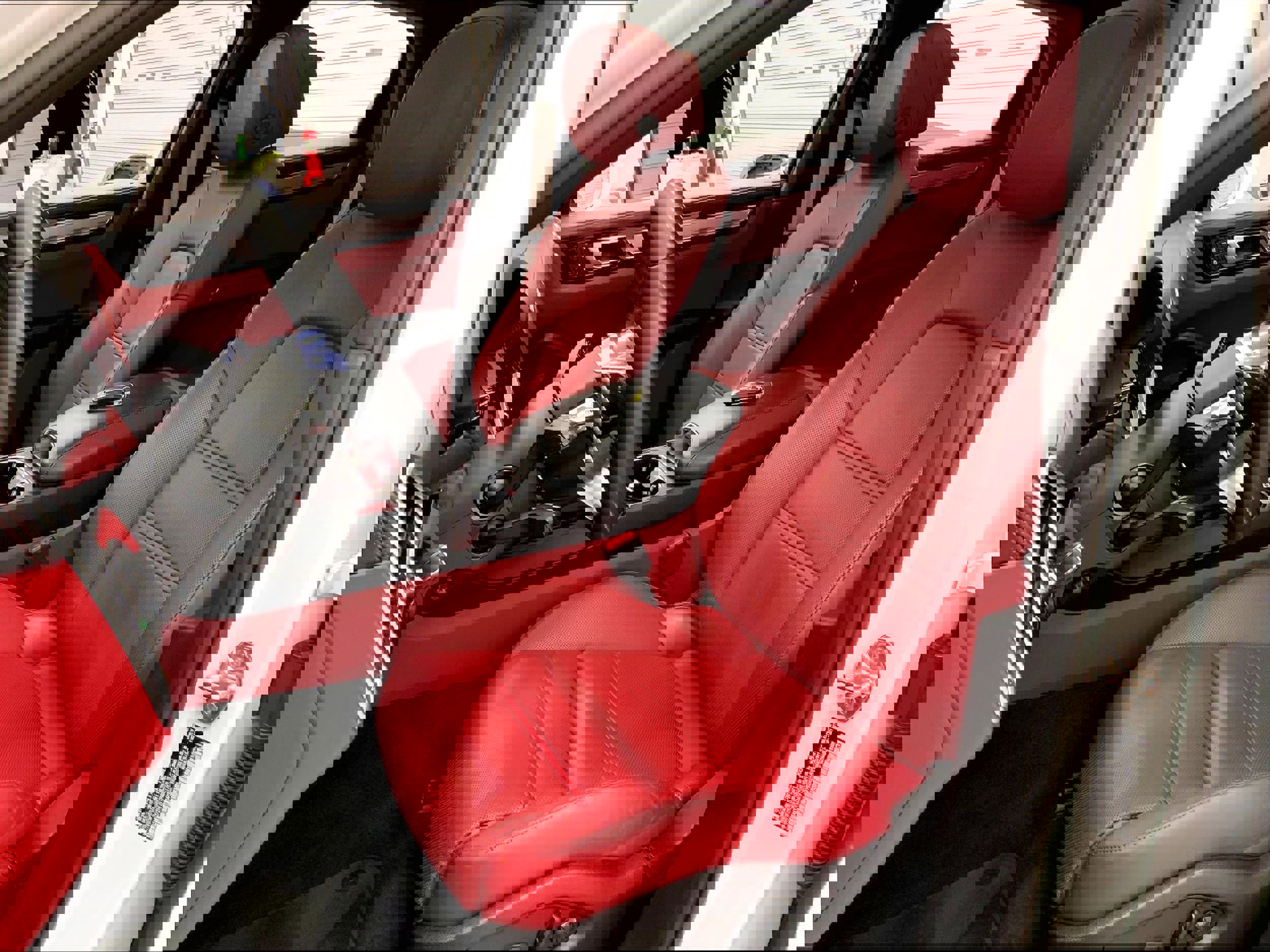 Certified 2022 Porsche Cayenne Platinum Edition image 5