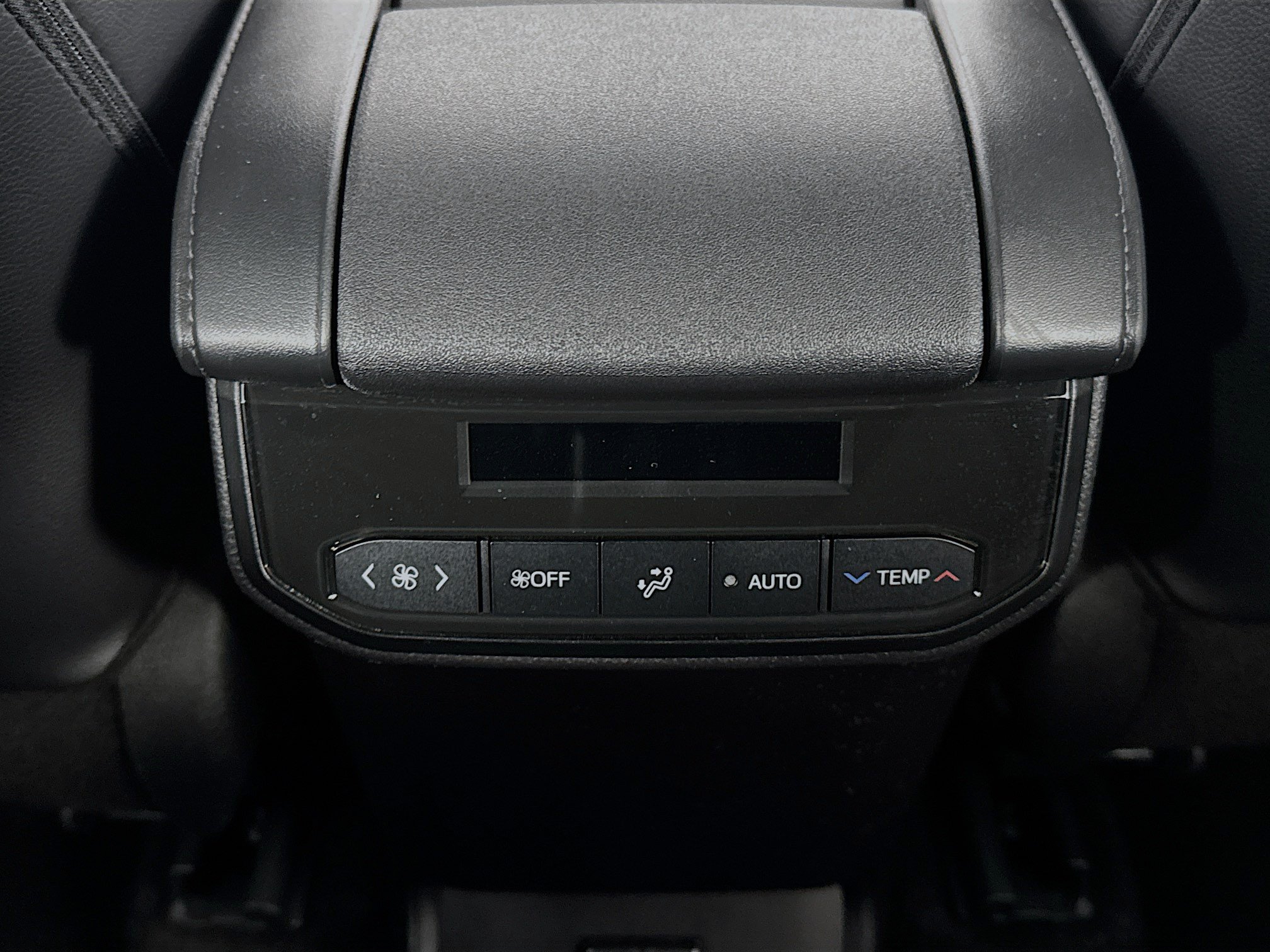 Used 2024 Toyota Highlander XLE AWD/4WD image 25