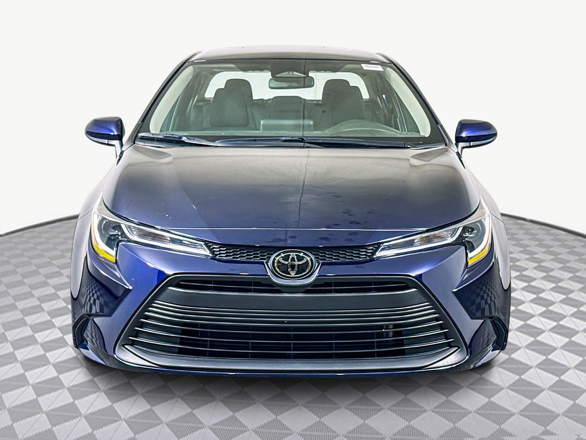 Used 2025 Toyota Corolla LE image 2