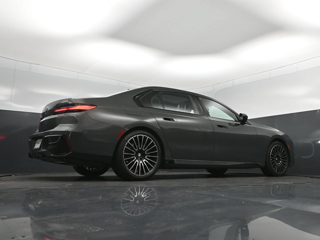 Certified 2026 BMW 740i w/ Executive Package RWD image 42