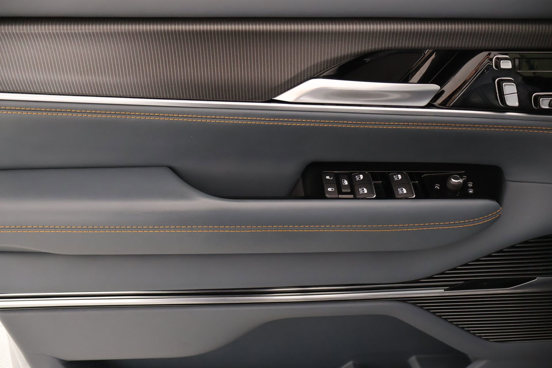 Used 2024 Jeep Grand Wagoneer L Series III w/ Rear Seat Video Group 1 image 19