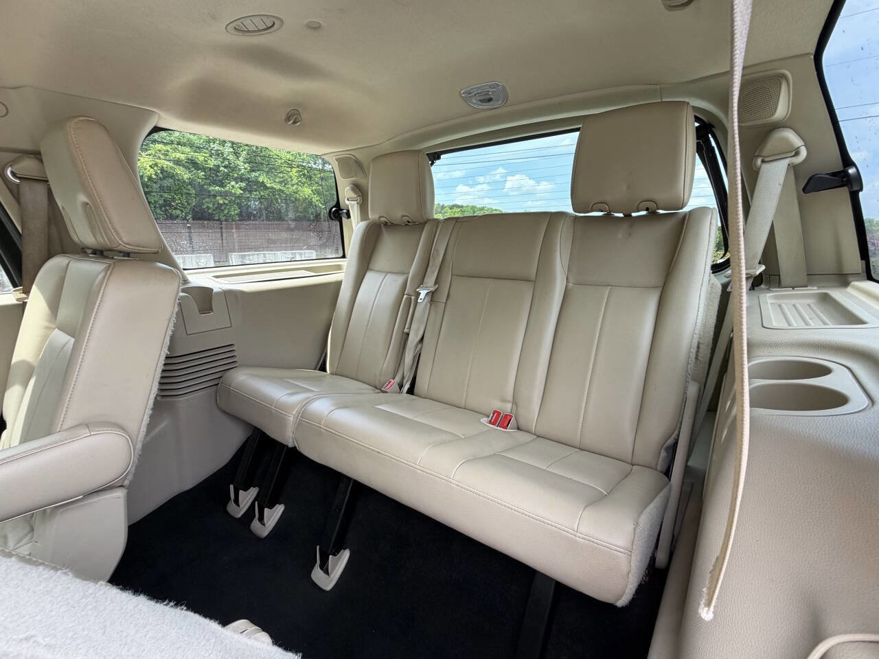 Used 2016 Ford Expedition XLT w/ Equipment Group 202A RWD image 10