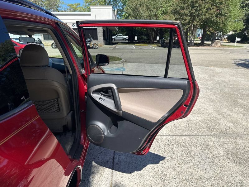 Used 2007 Toyota RAV4 Limited AWD/4WD image 17