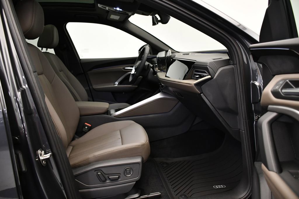Used 2025 Audi Q5 Premium w/ Convenience Package image 46