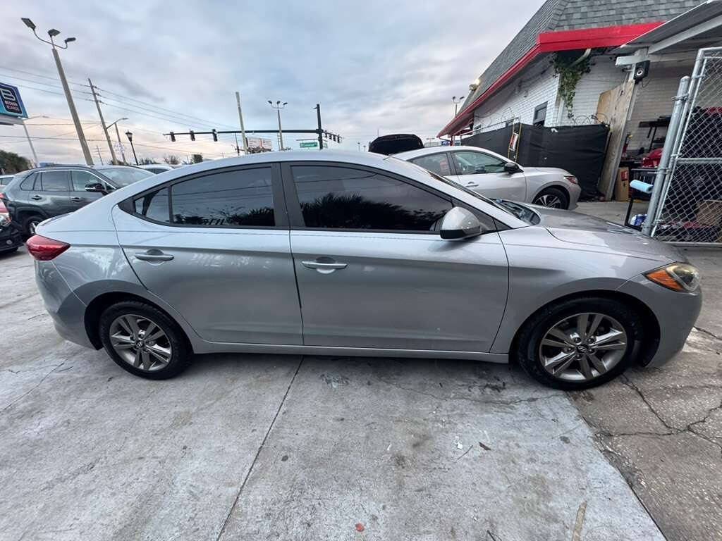 Used 2017 Hyundai Elantra SE FWD image 13