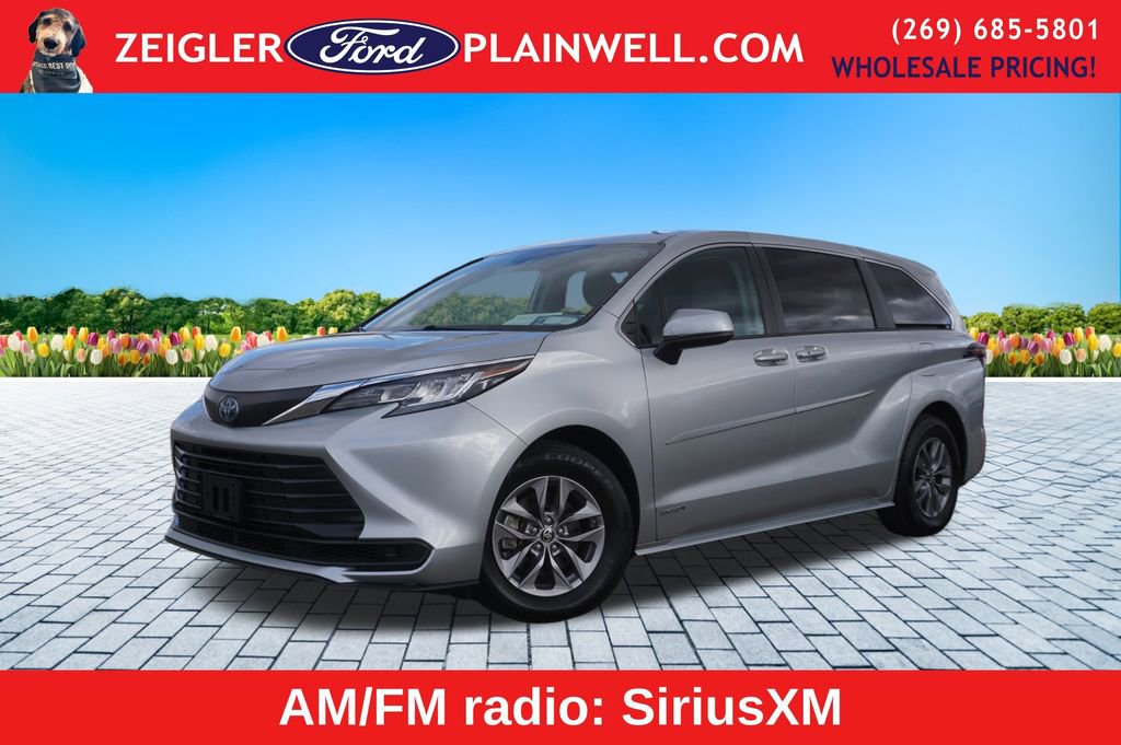 Used 2021 Toyota Sienna LE image 1