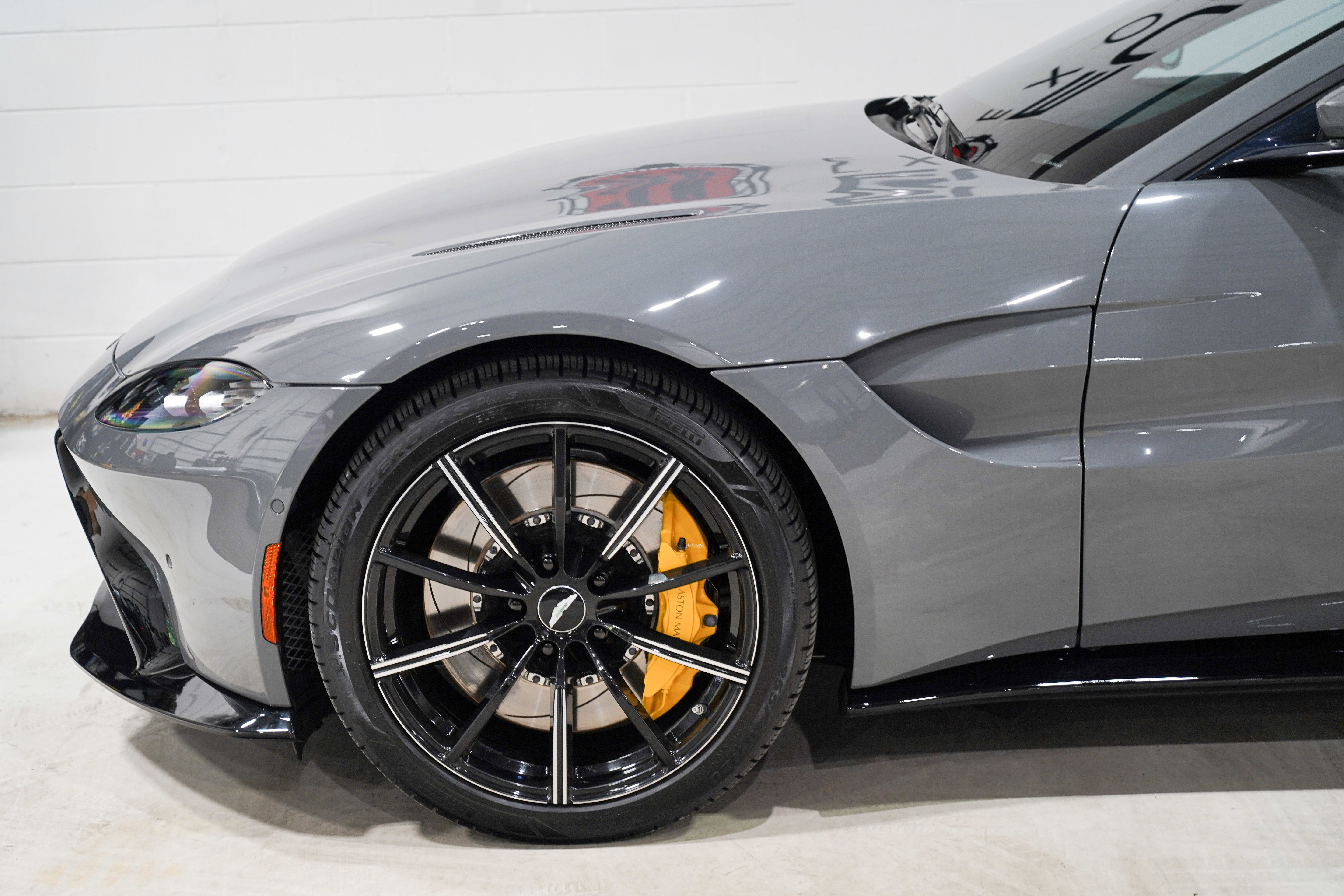 Used 2020 Aston Martin V8 Vantage Coupe RWD image 32