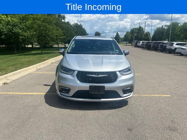 Used 2023 Chrysler Pacifica Limited FWD image 8