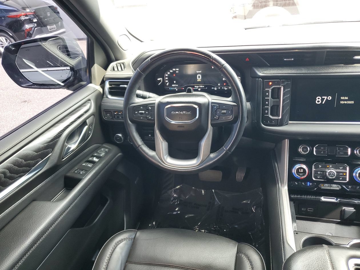 Used 2023 GMC Yukon Denali w/ Advanced Technology Package RWD image 12