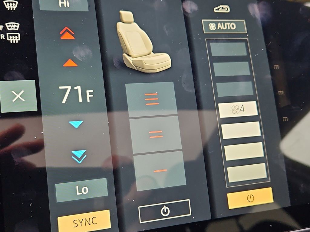 Used 2024 Land Rover Discovery Sport Dynamic SE image 22