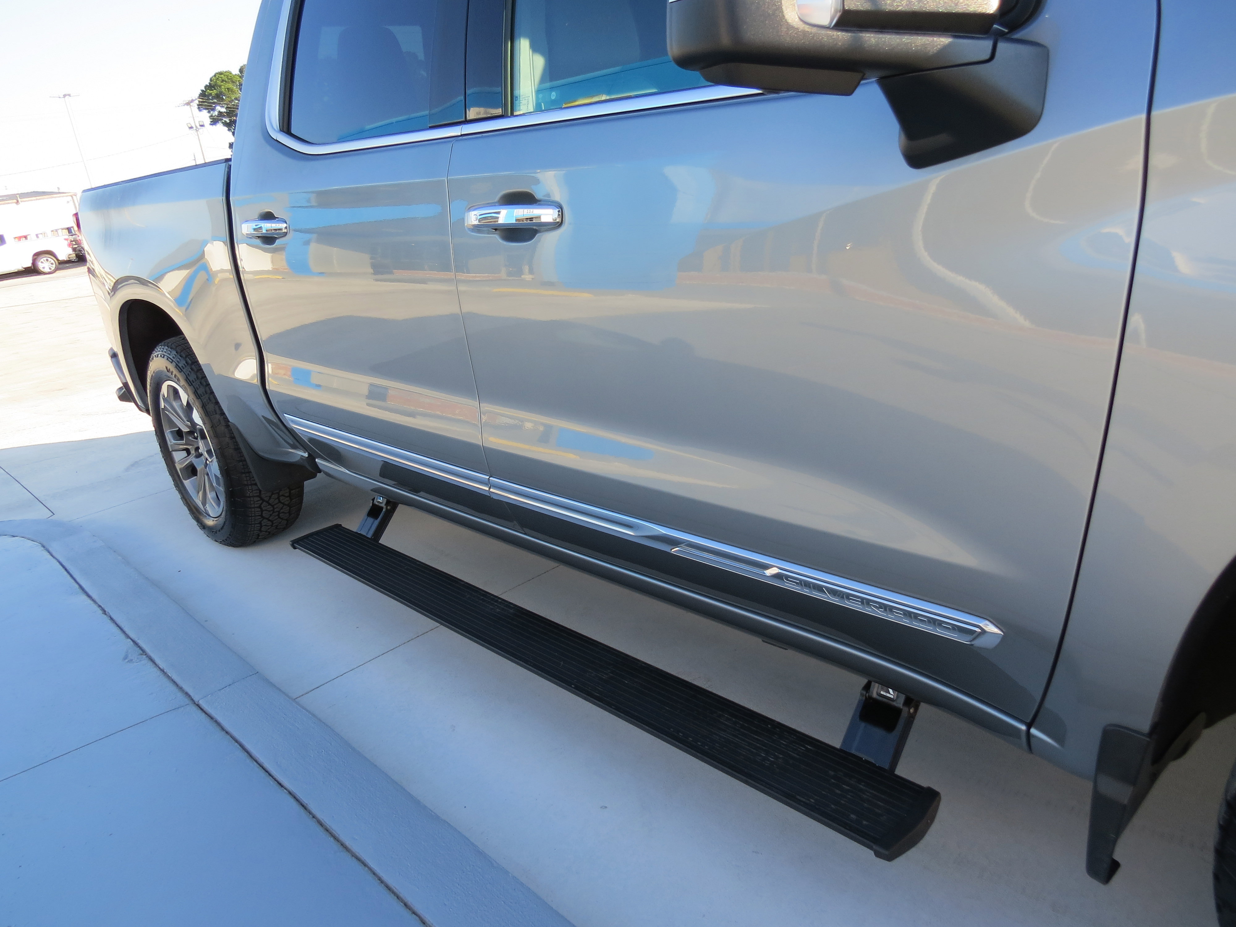 Used 2024 Chevrolet Silverado 1500 High Country w/ Technology Package AWD/4WD image 11