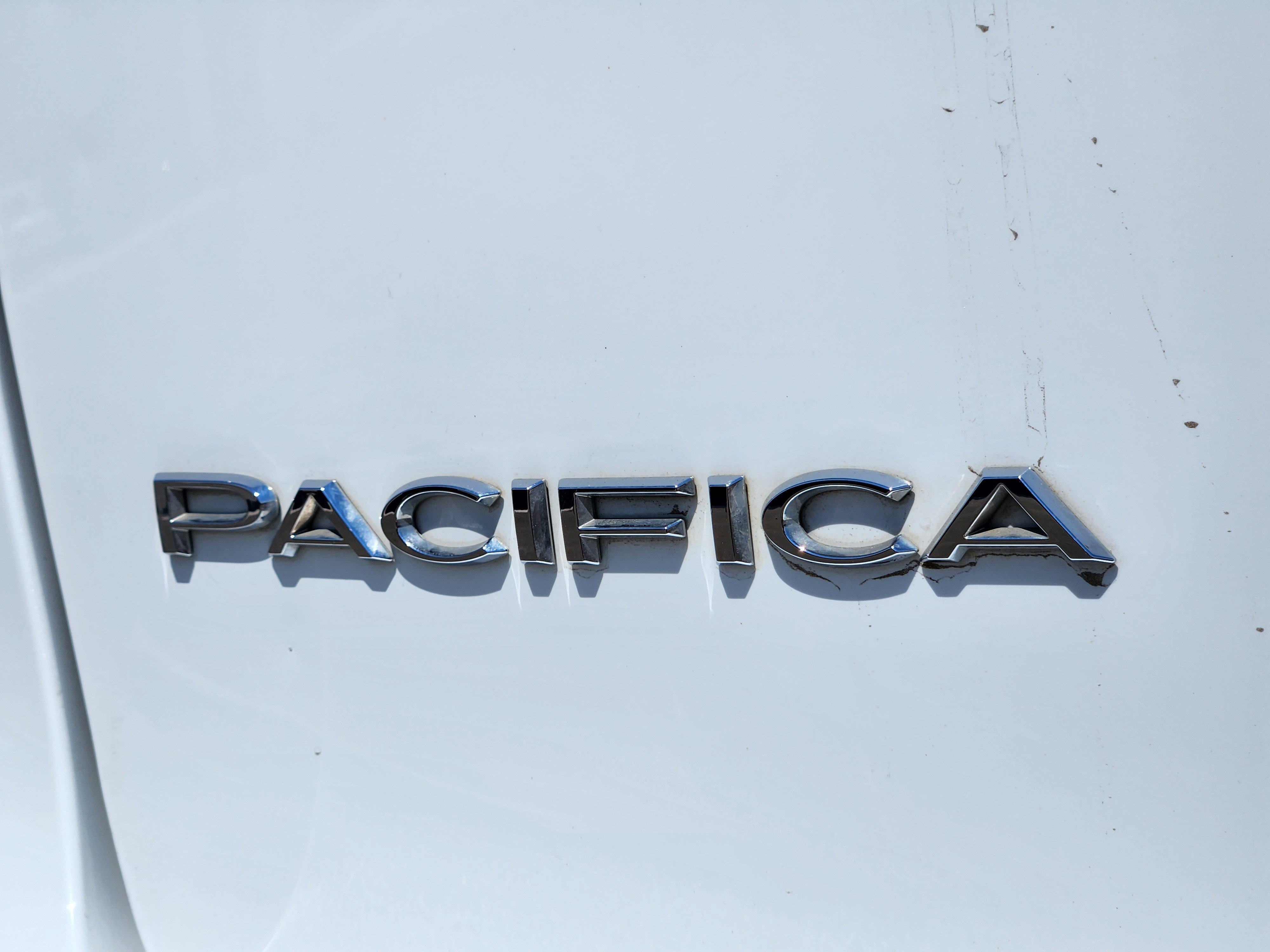 Used 2022 Chrysler Pacifica Touring-L image 14