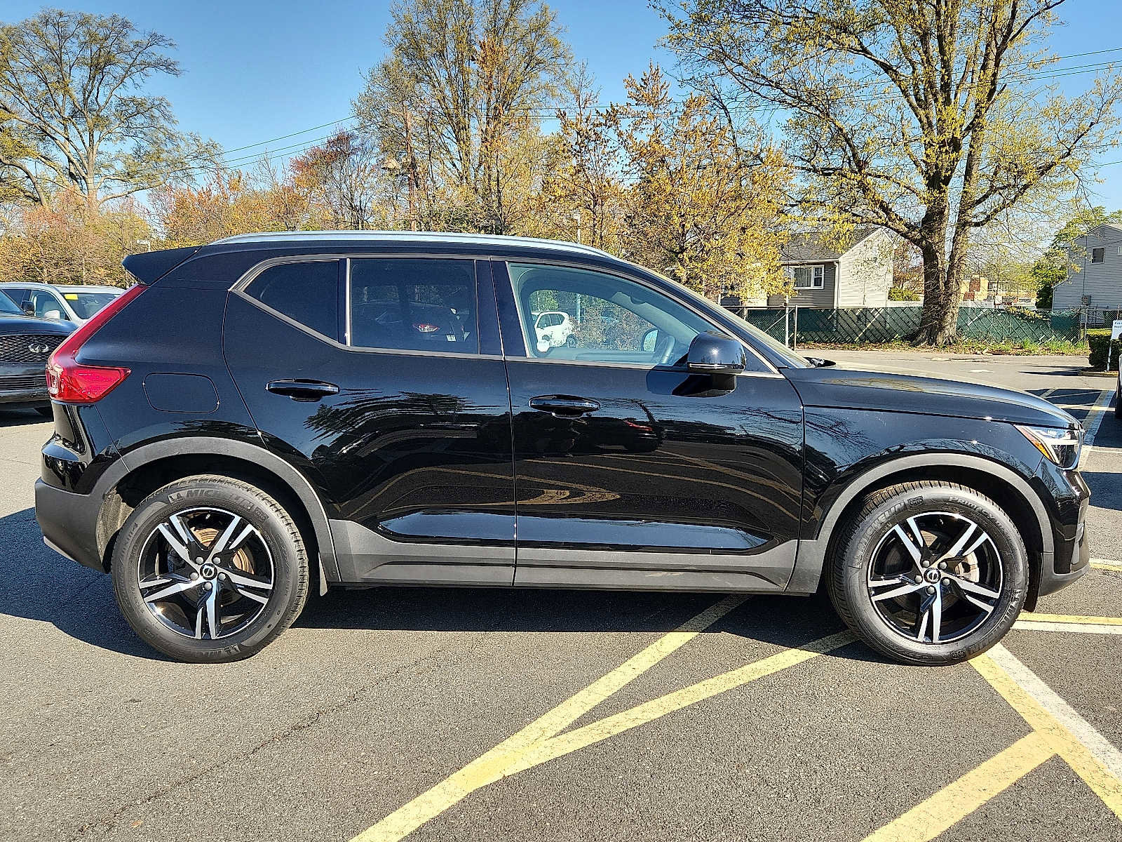 Used 2023 Volvo XC40 B4 Core FWD image 7