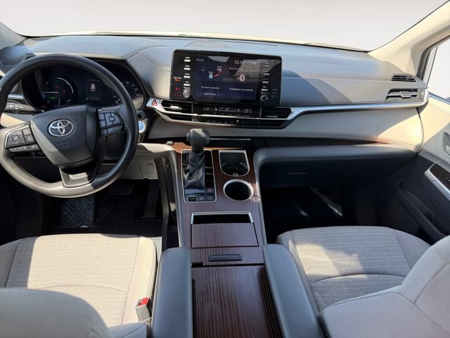 Certified 2022 Toyota Sienna LE w/ LE Plus Package AWD/4WD image 10