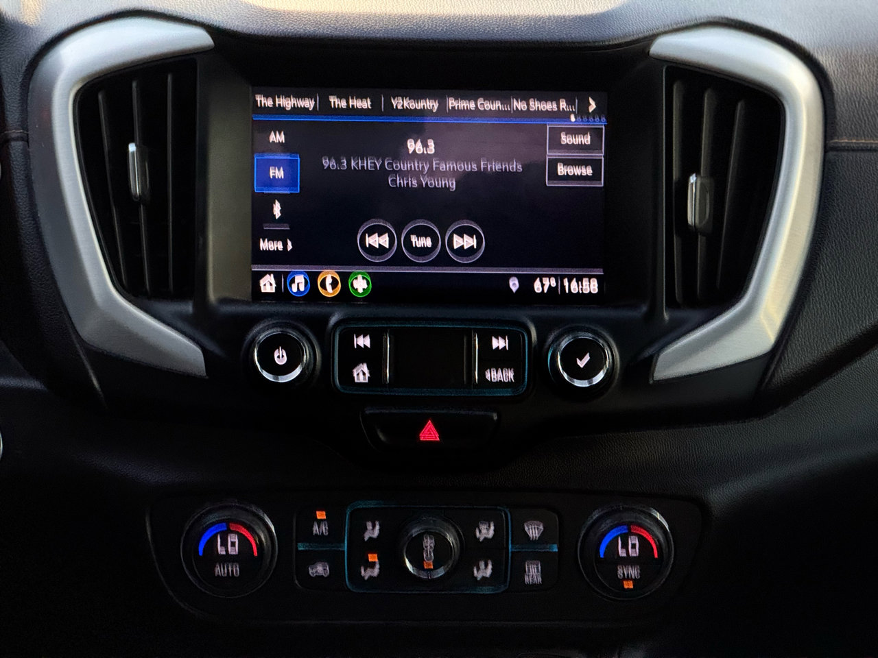 Used 2020 GMC Terrain SLT image 16