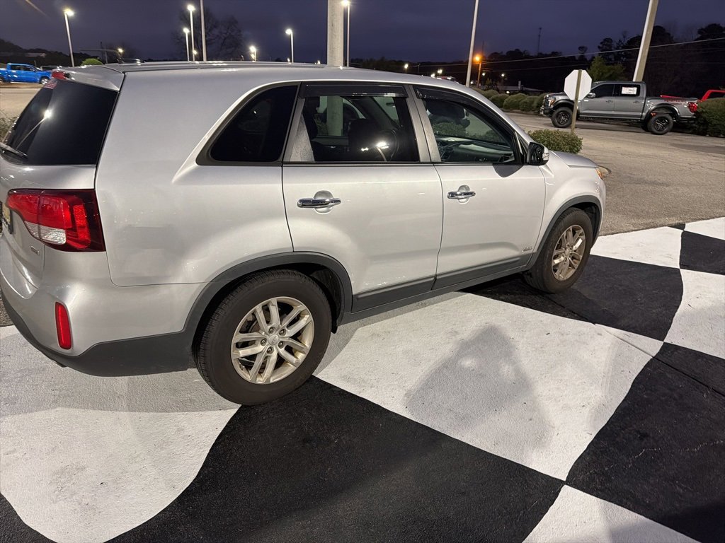 Used 2015 Kia Sorento LX image 5