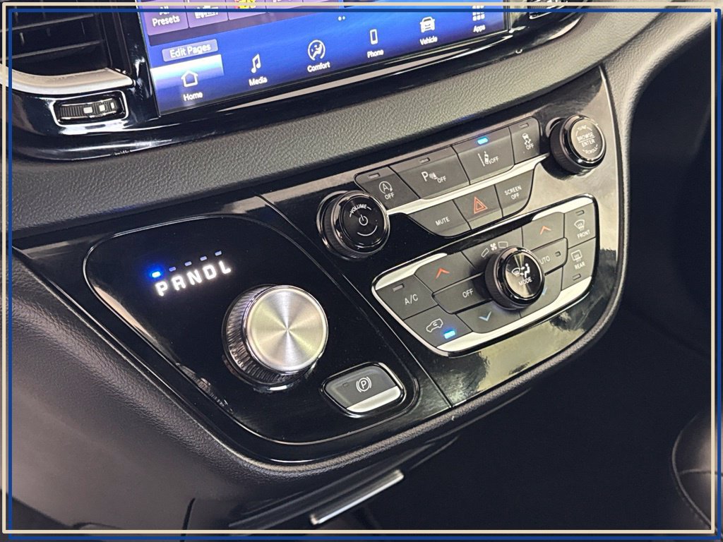 Certified 2025 Chrysler Pacifica Select FWD image 25