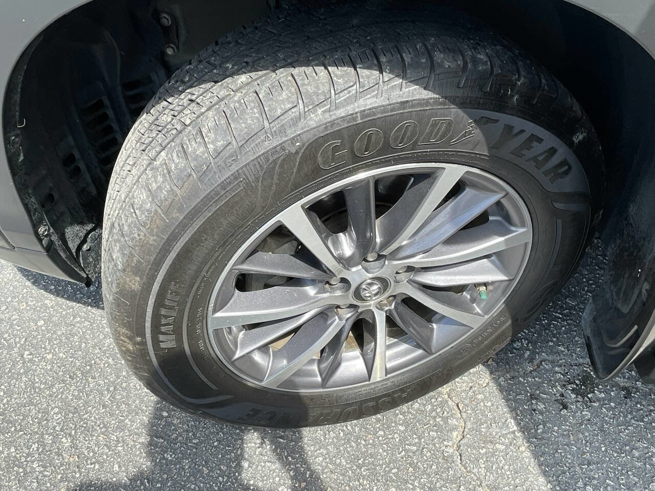 Used 2019 Toyota Highlander XLE AWD/4WD image 25