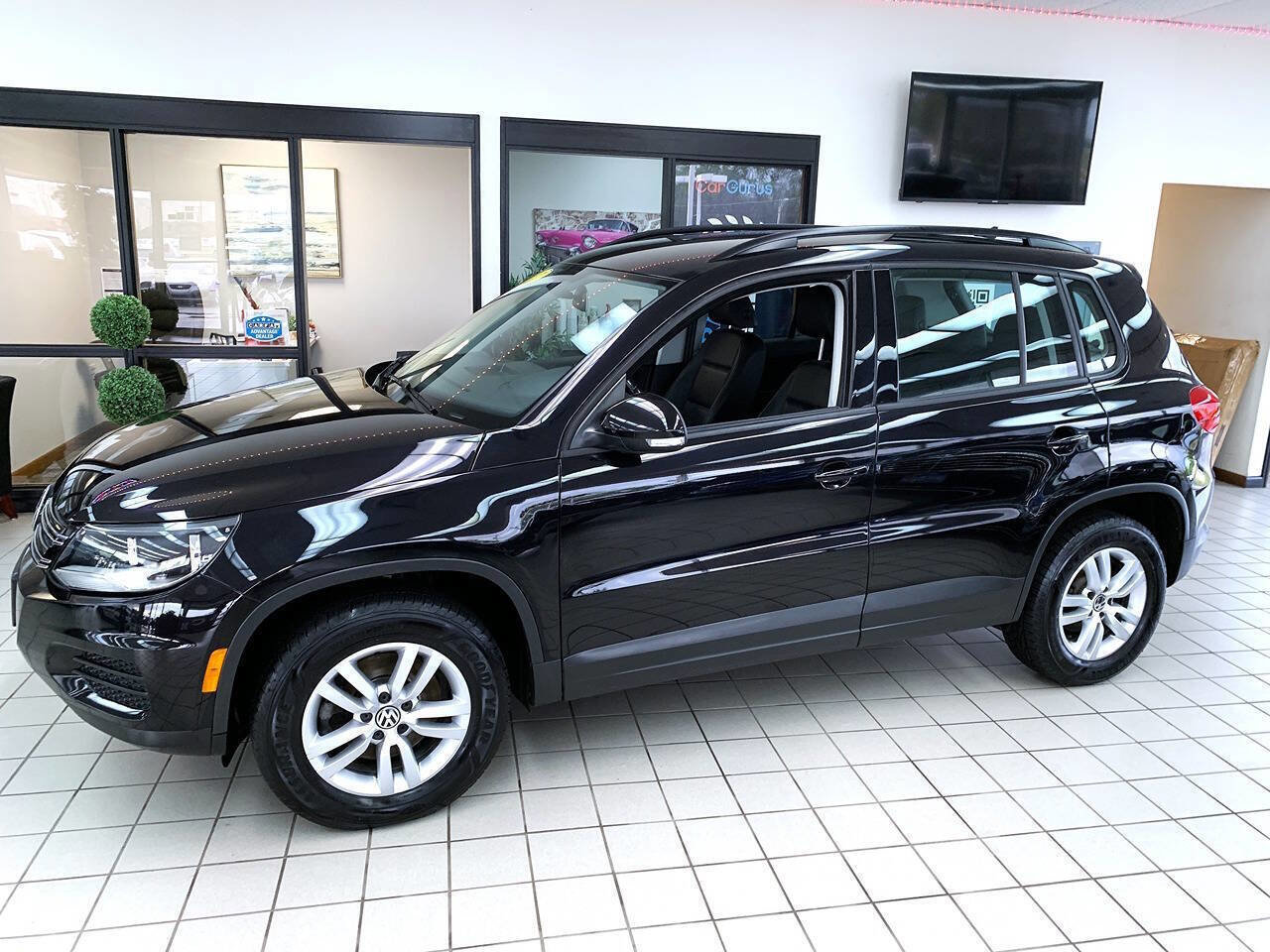 Used 2017 Volkswagen Tiguan S AWD/4WD image 3