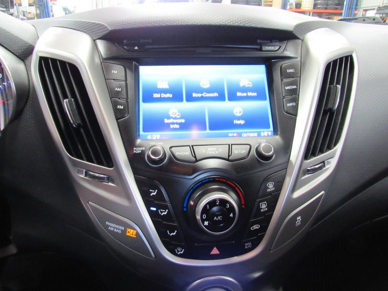 Used 2013 Hyundai Veloster image 46