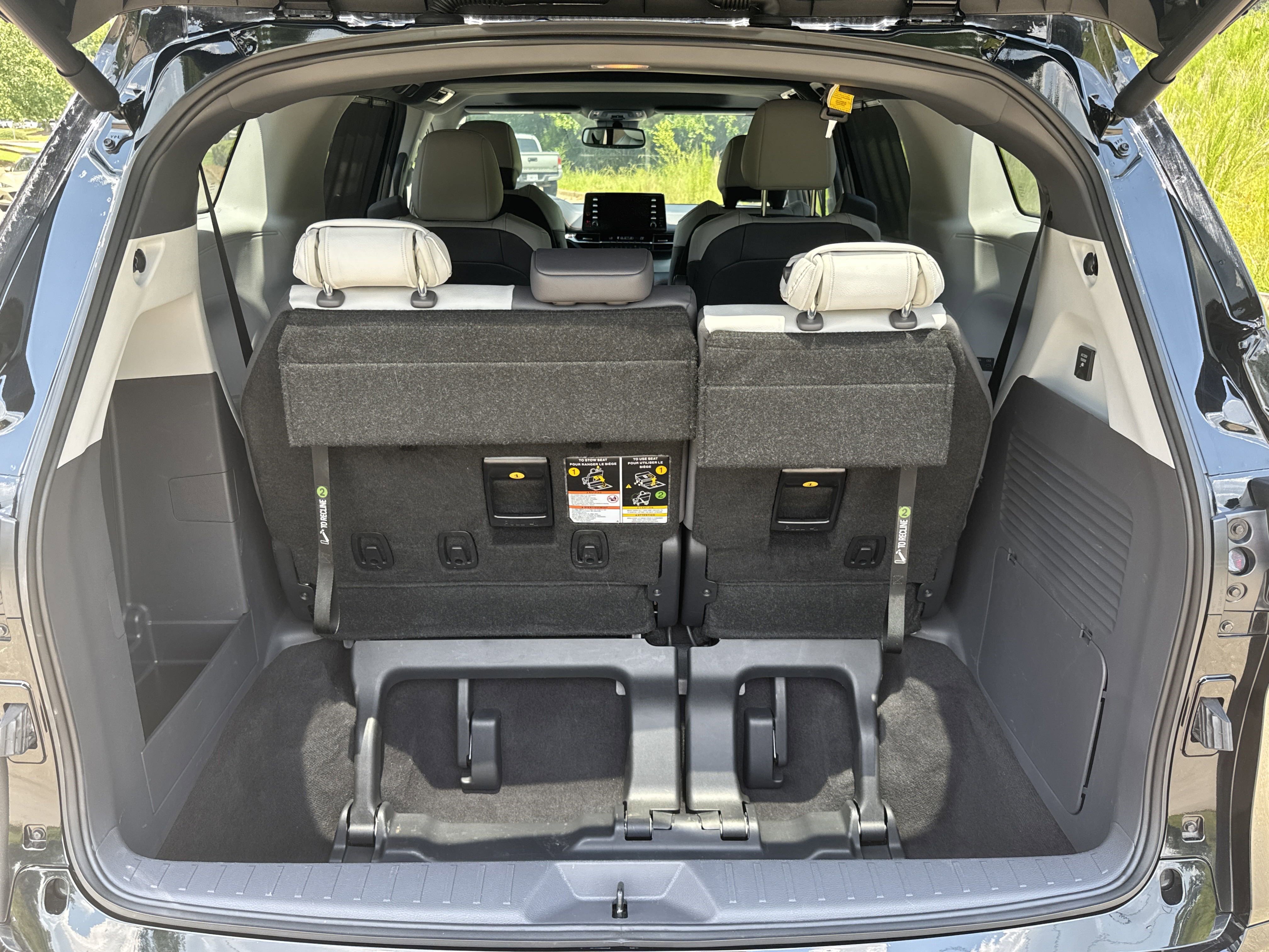 Used 2024 Toyota Sienna XSE w/ XSE Plus Package image 18