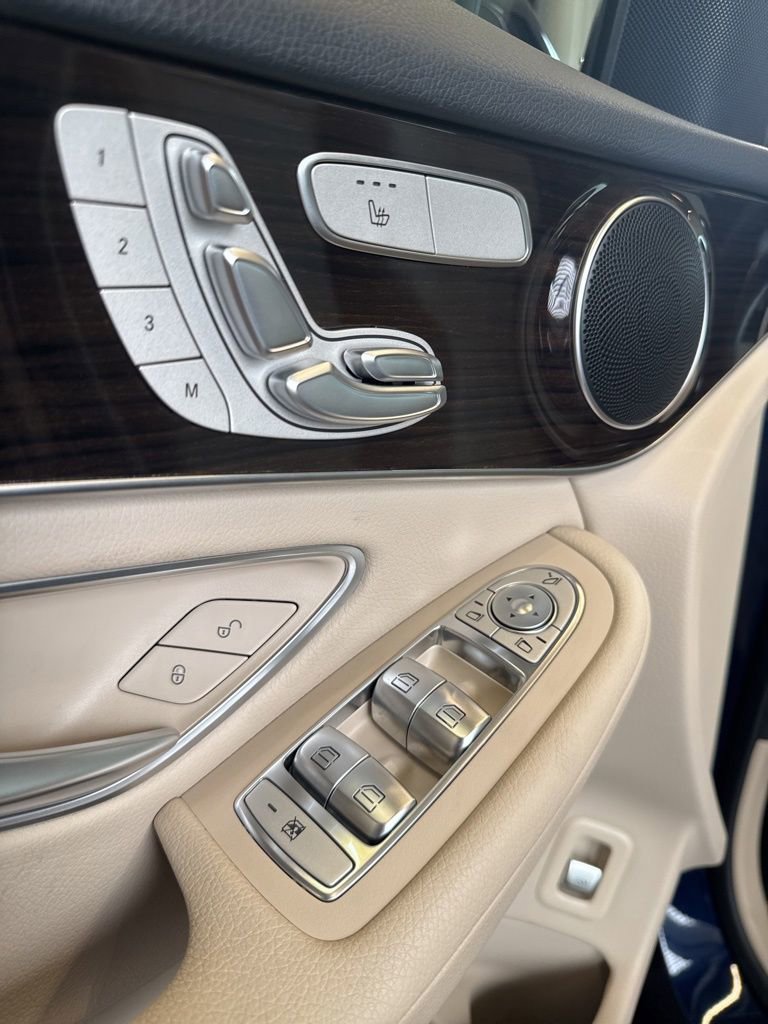 Used 2022 Mercedes-Benz GLC 300 4MATIC image 7