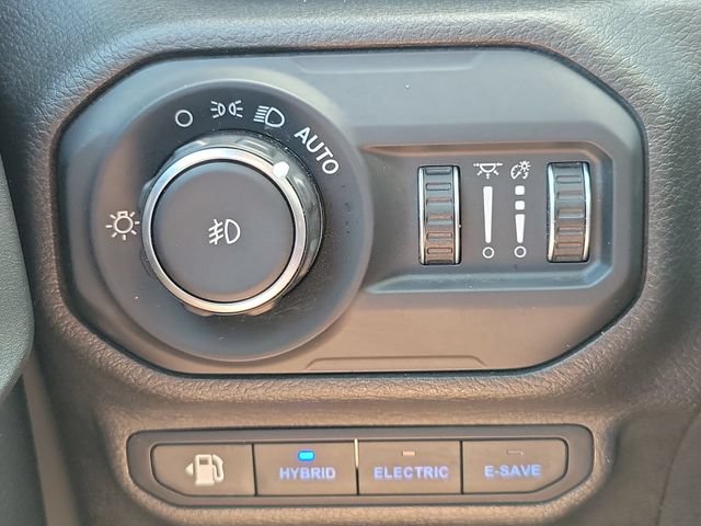 Used 2022 Jeep Wrangler Unlimited Sahara AWD/4WD image 28